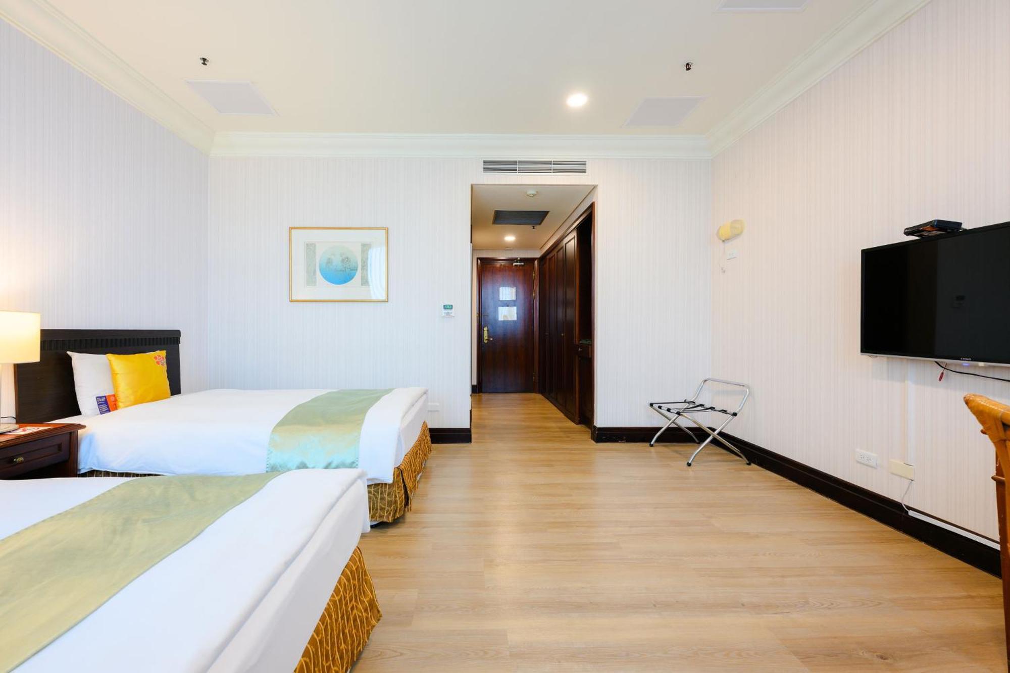 Wei-Yat Grand Hotel Tainan Exterior foto