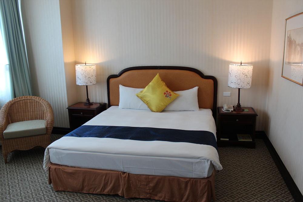 Wei-Yat Grand Hotel Tainan Exterior foto