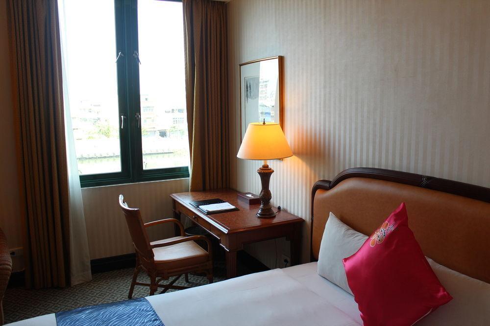 Wei-Yat Grand Hotel Tainan Exterior foto
