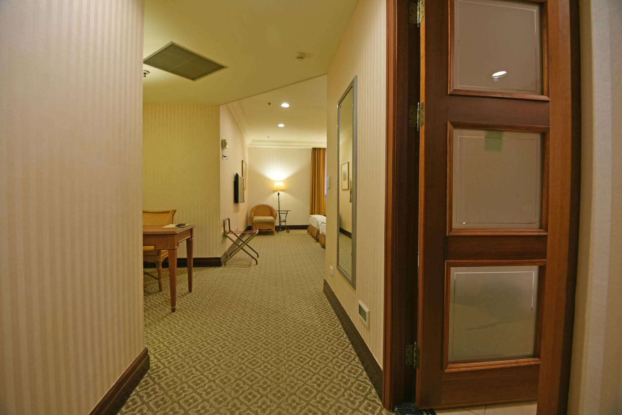 Wei-Yat Grand Hotel Tainan Exterior foto