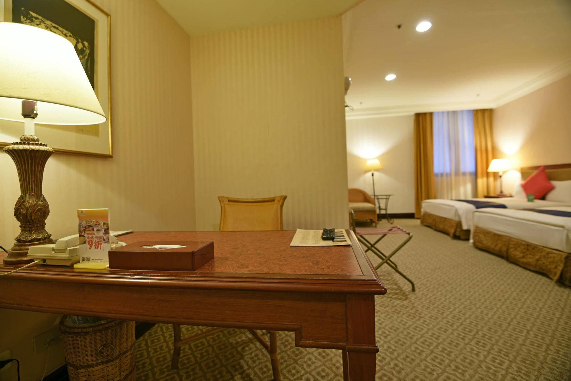 Wei-Yat Grand Hotel Tainan Exterior foto