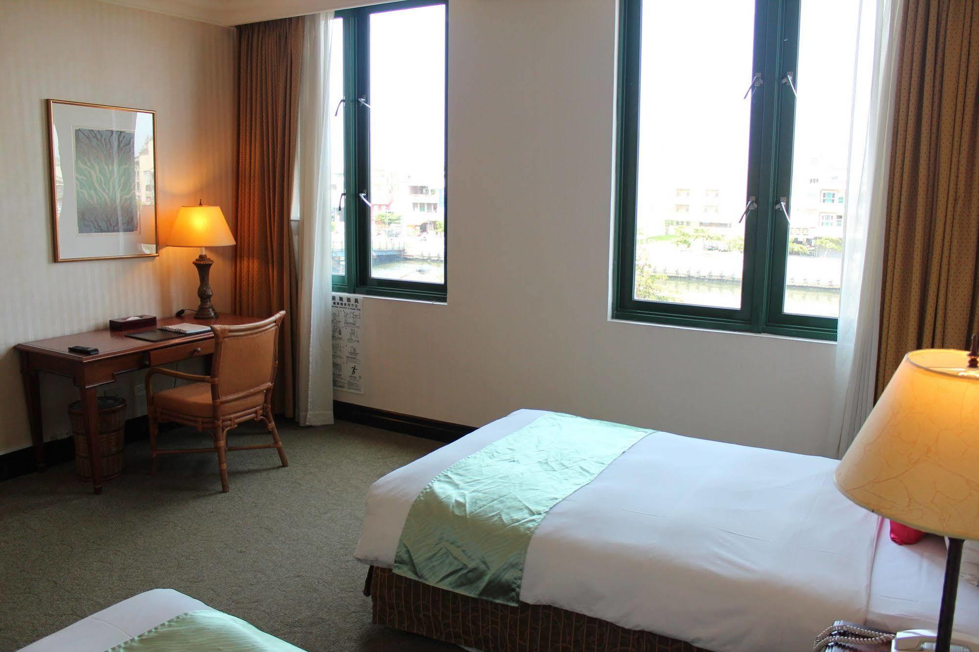Wei-Yat Grand Hotel Tainan Exterior foto